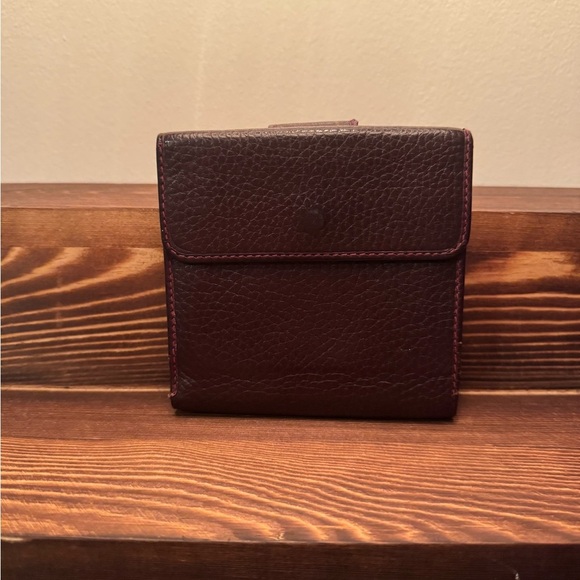 Gucci Leather Bifold Wallet
With certificate of authenticity

w:4.7 in h:3.9 in - Picture 2 of 11